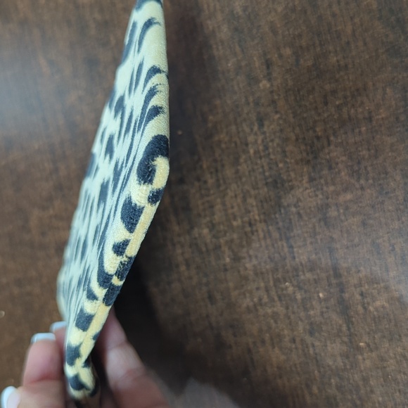 Christian Dior Eyeglass/Sunglass Case... Animal print and soft cover. NWT. - Picture 6 of 8